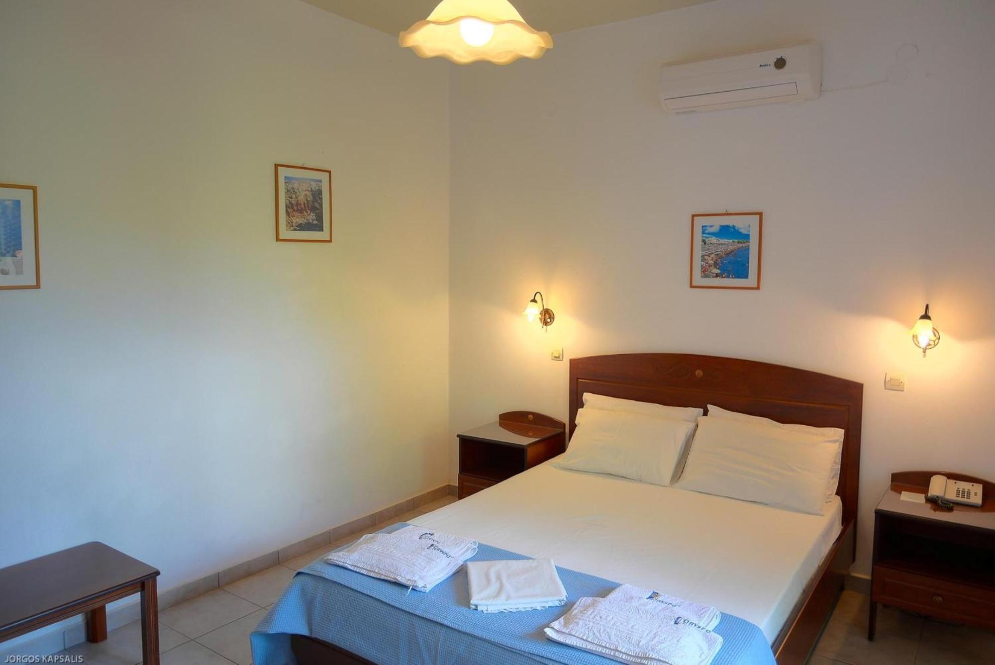 Gryspo'S Hotel Egíali Habitación foto