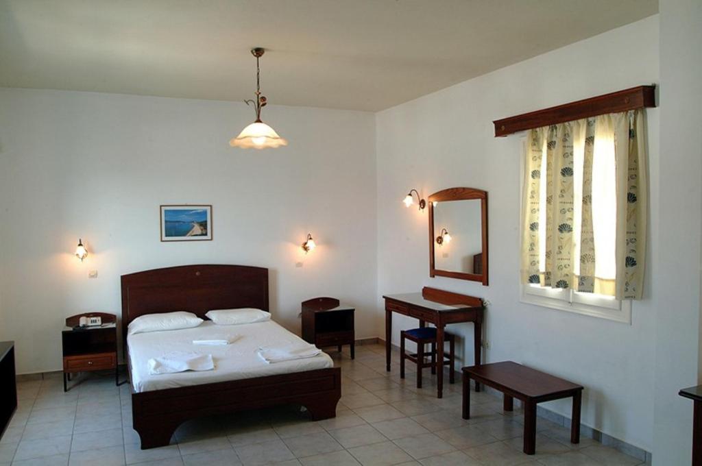 Gryspo'S Hotel Egíali Habitación foto
